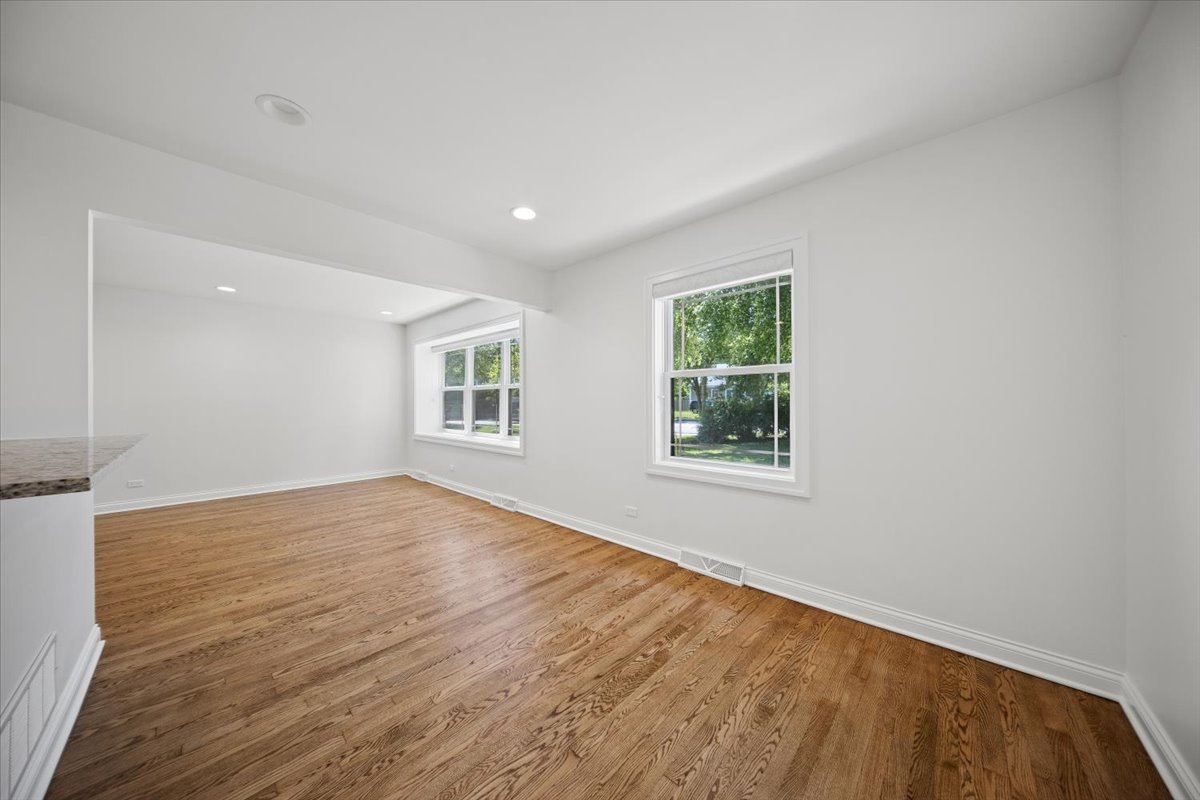 232 E 55th Street Property Photo 12