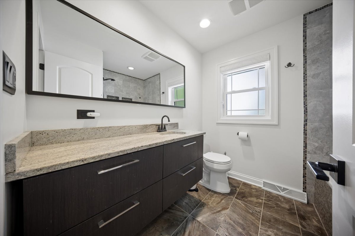 232 E 55th Street Property Photo 13
