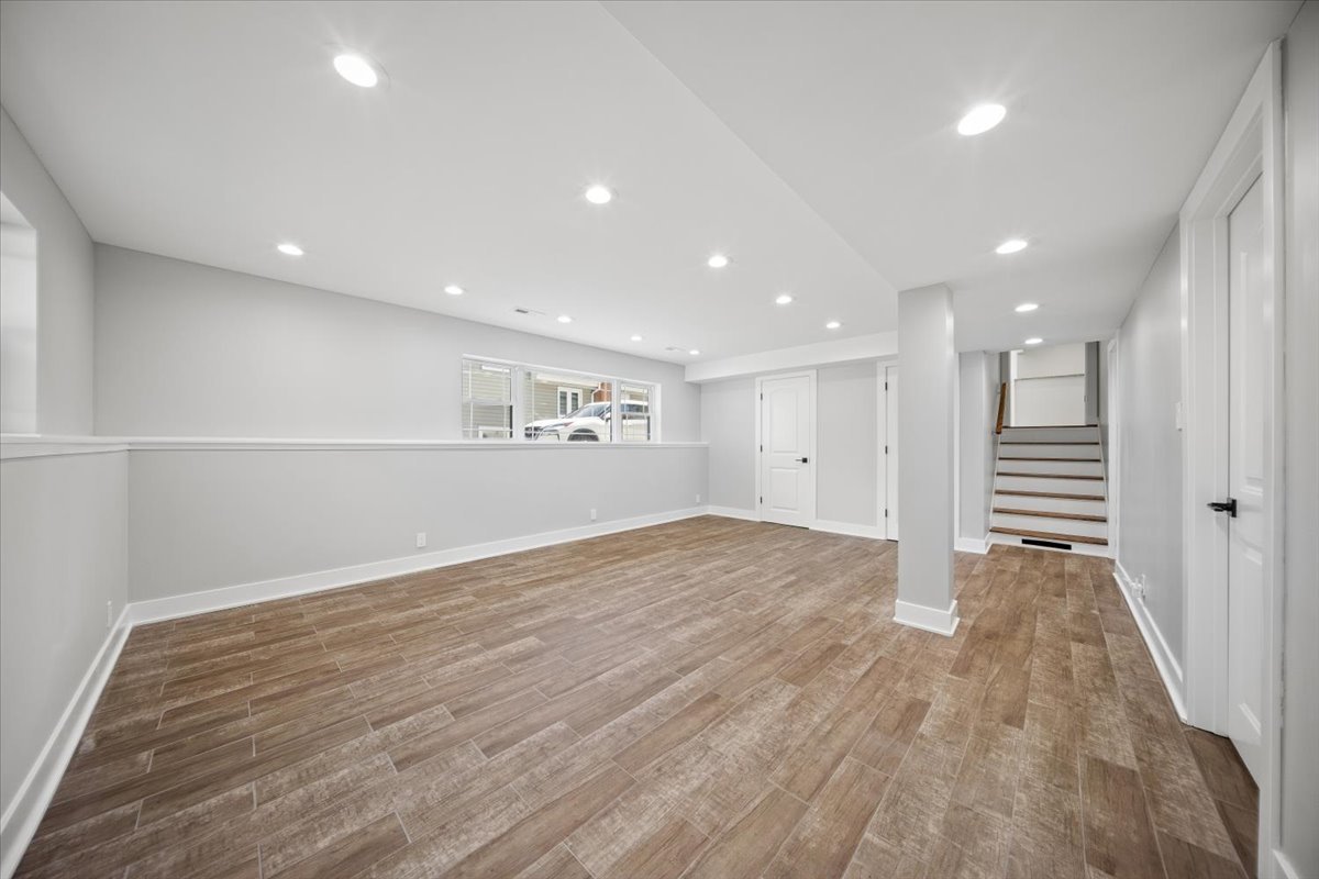 232 E 55th Street Property Photo 17