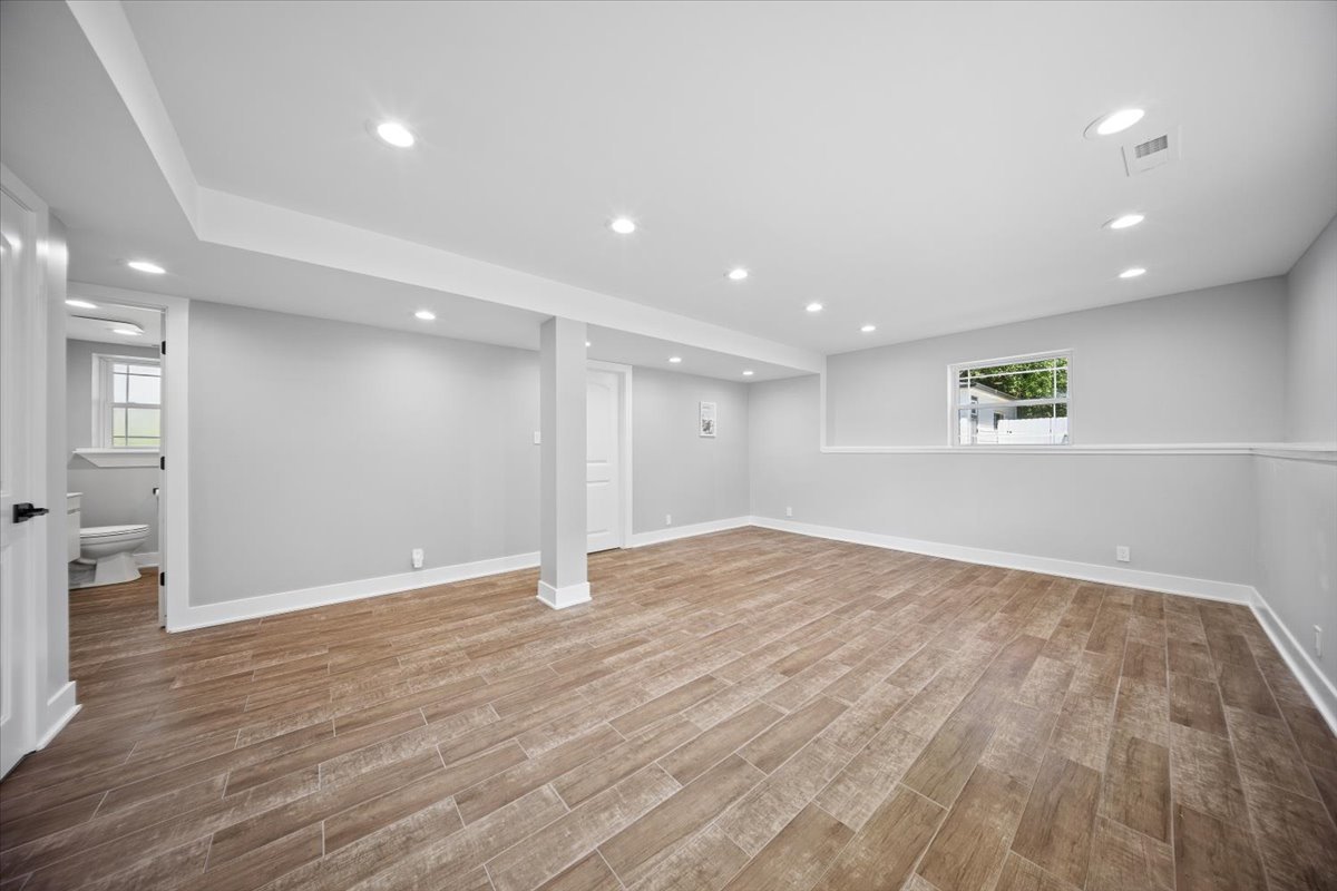 232 E 55th Street Property Photo 18