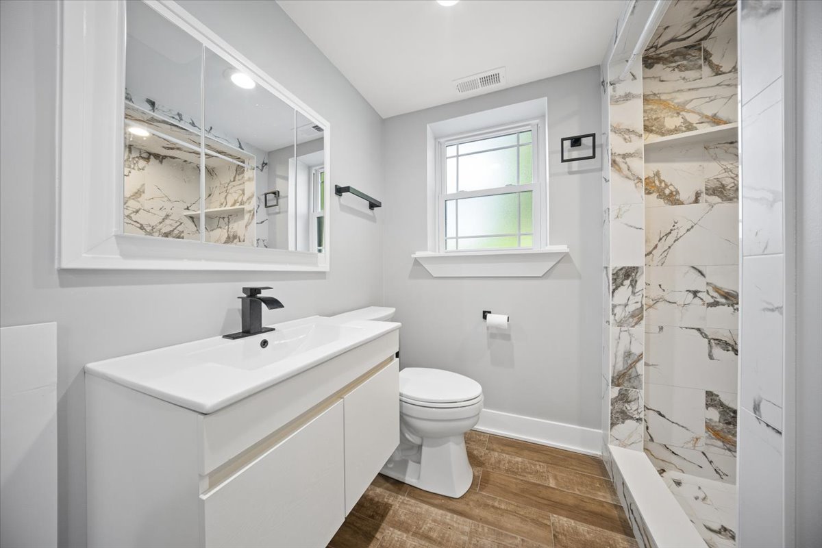 232 E 55th Street Property Photo 19