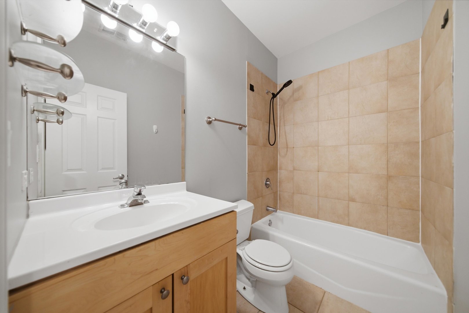 842 N Racine Avenue 202 Property Photo 25