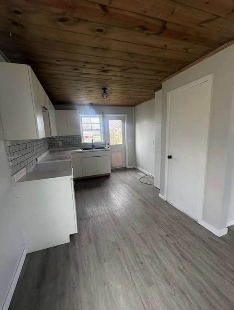 818 S Church Street Property Photo 11