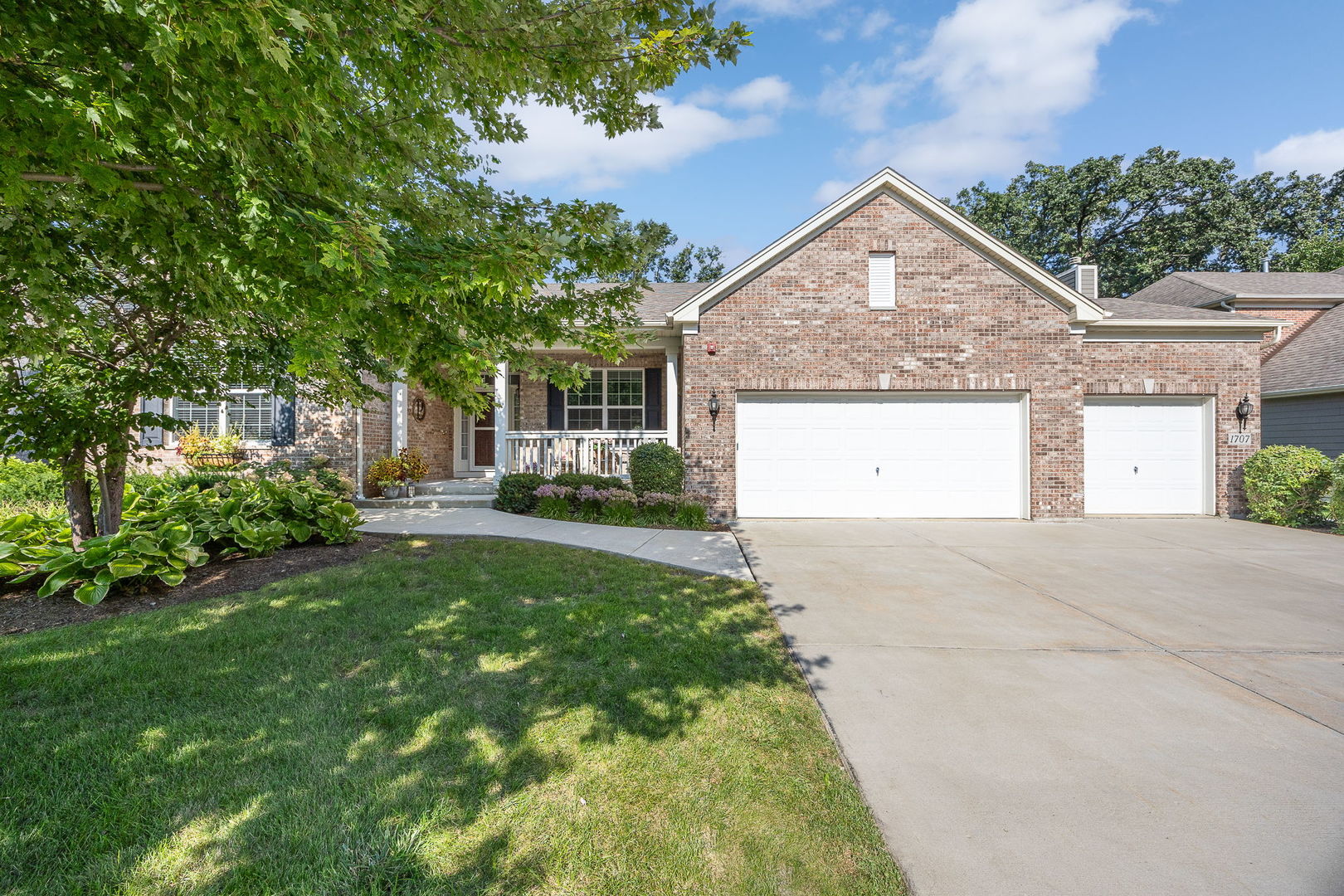 1707 Pondview Drive Property Photo 2