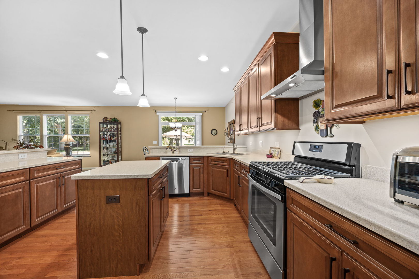 1707 Pondview Drive Property Photo 8