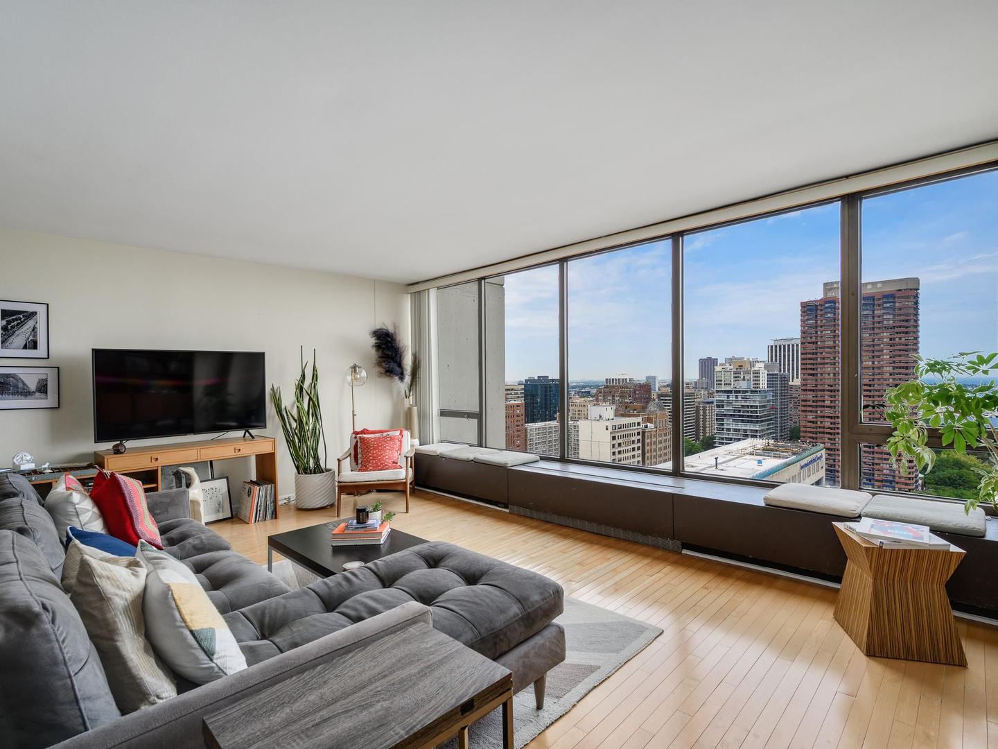 2800 N Lake Shore Drive 2505 Property Photo 4