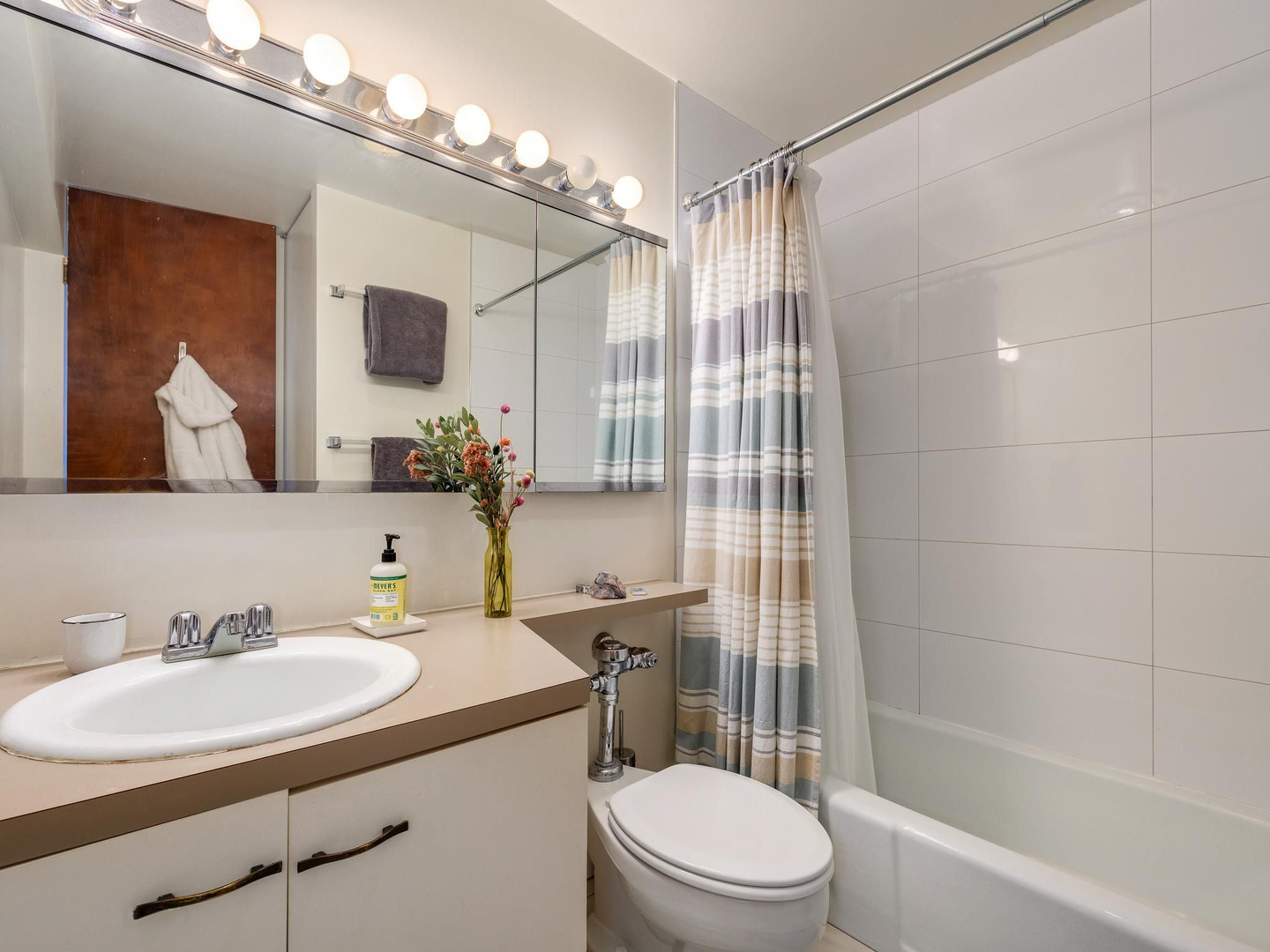 2800 N Lake Shore Drive 2505 Property Photo 16