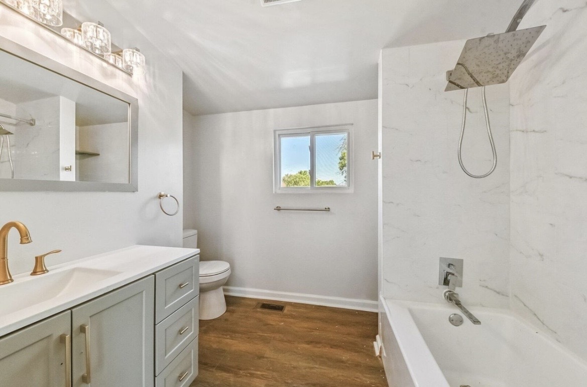 7801 S Eberhart Avenue Property Photo 12