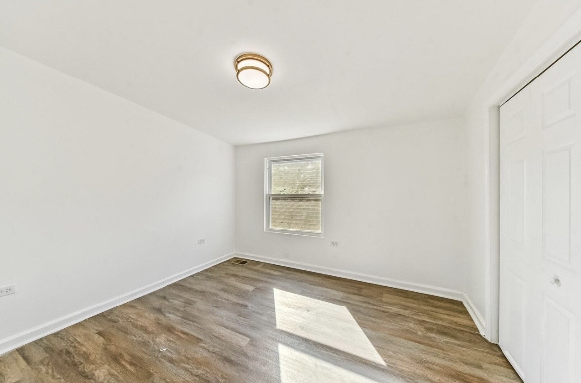 7801 S Eberhart Avenue Property Photo 13
