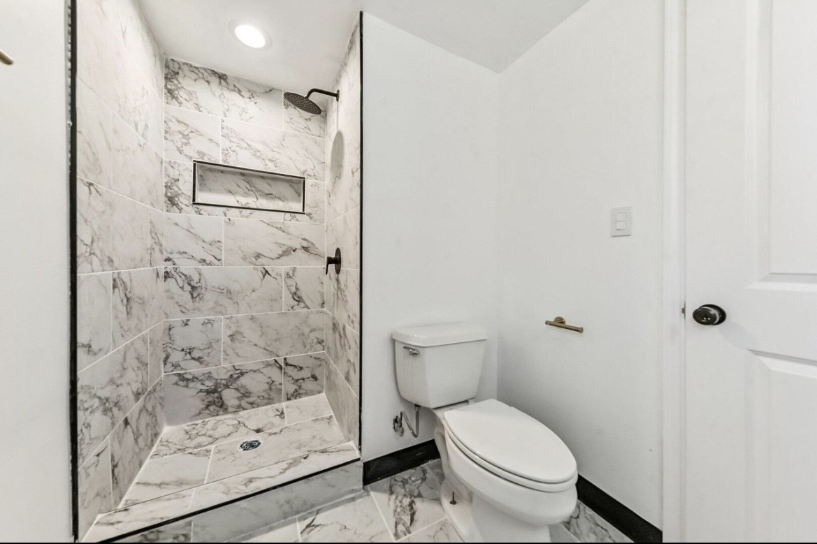 7801 S Eberhart Avenue Property Photo 18