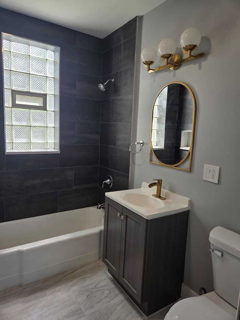 6207 S Bishop Street 2 Property Photo 5