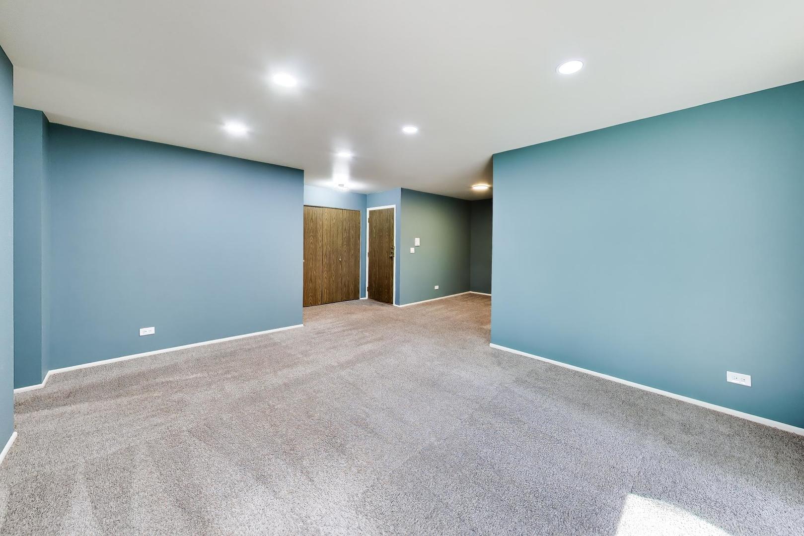 373 Greystone Court D-2 Property Photo 7