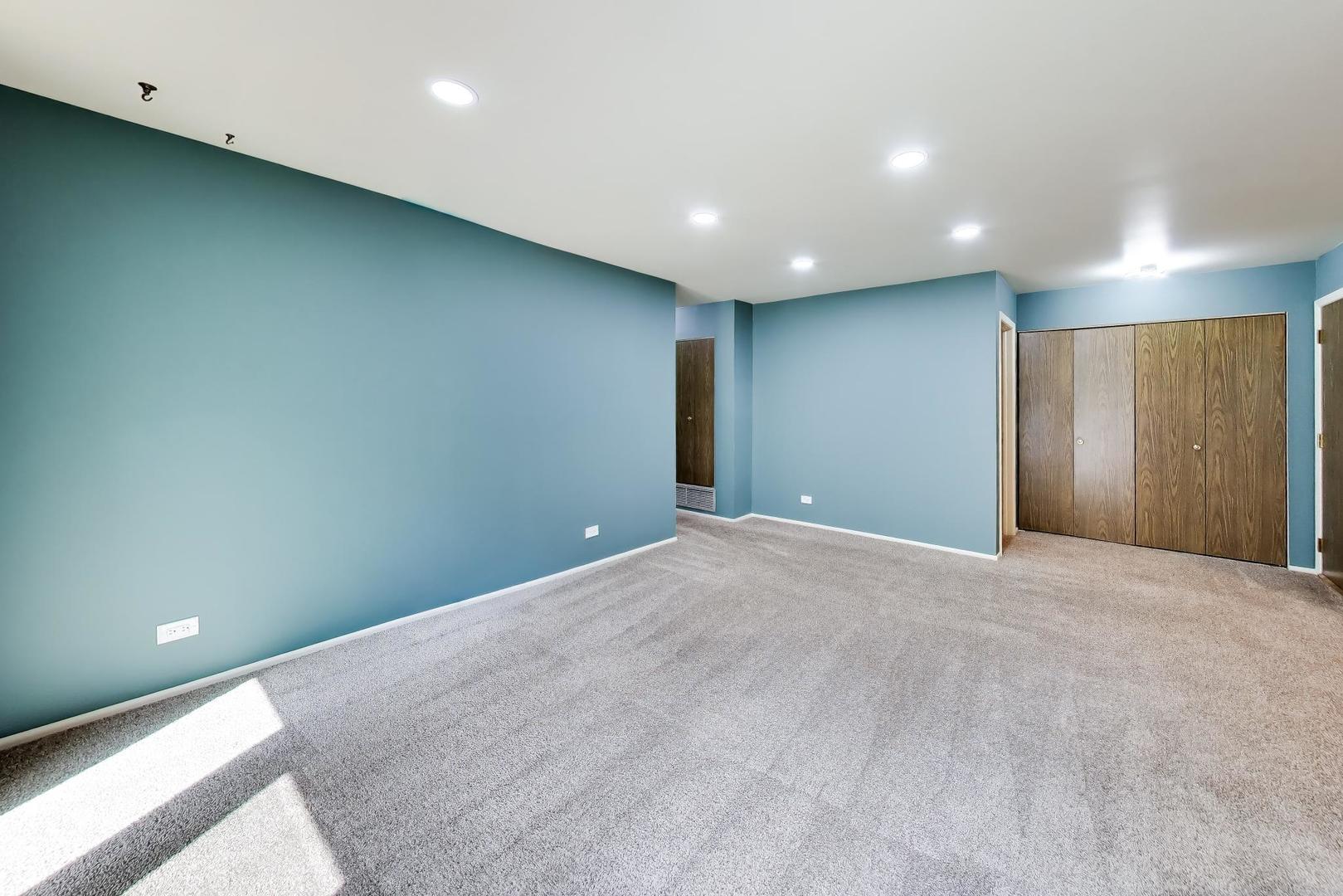 373 Greystone Court D-2 Property Photo 8