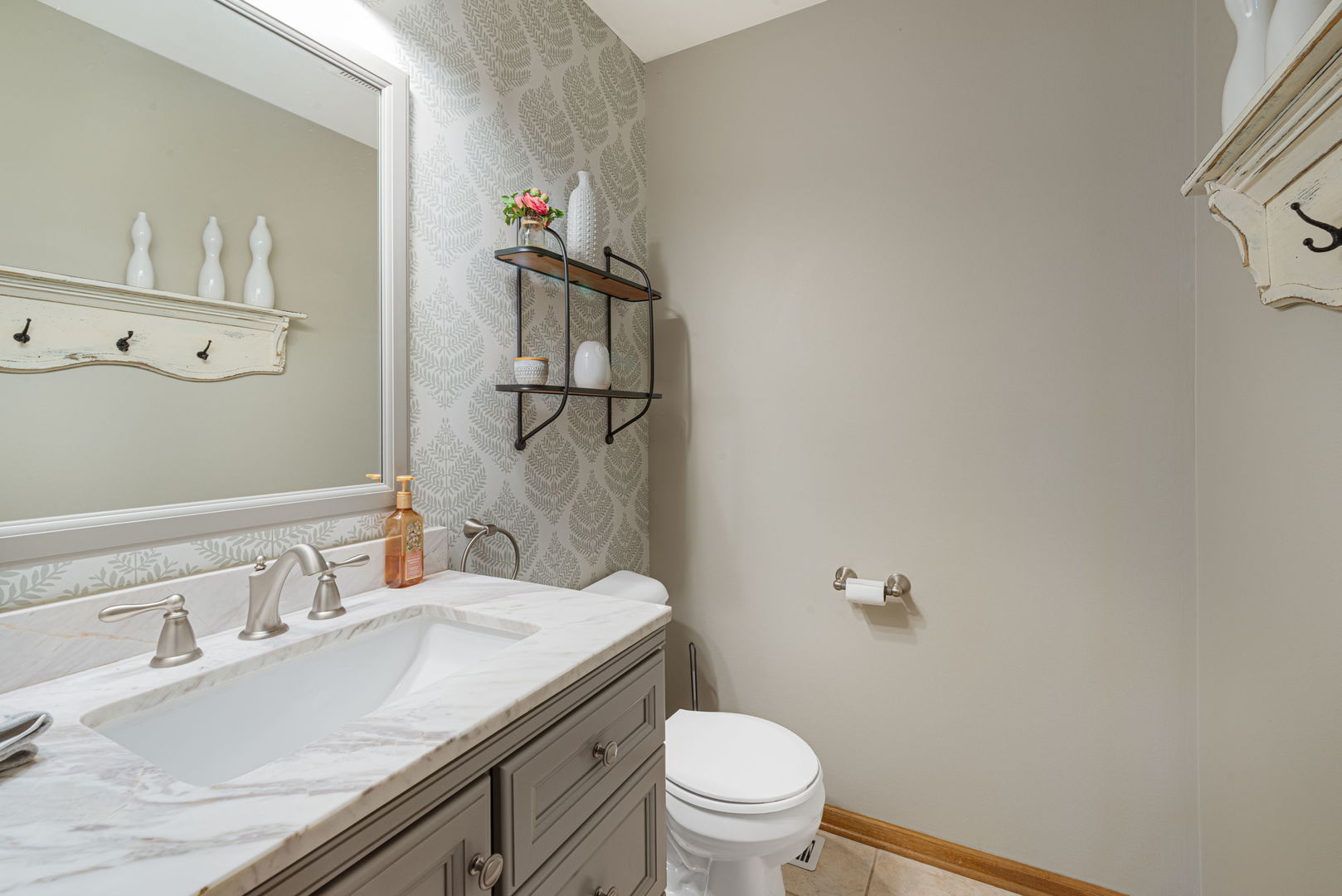 8036 Edgebrook Lane Property Photo 16