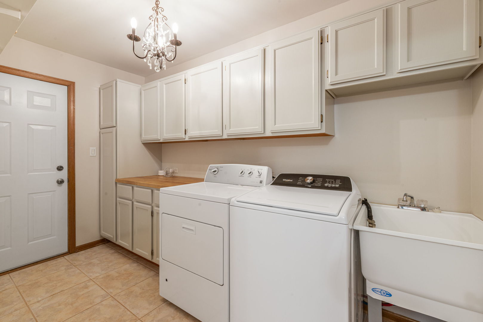 8036 Edgebrook Lane Property Photo 17