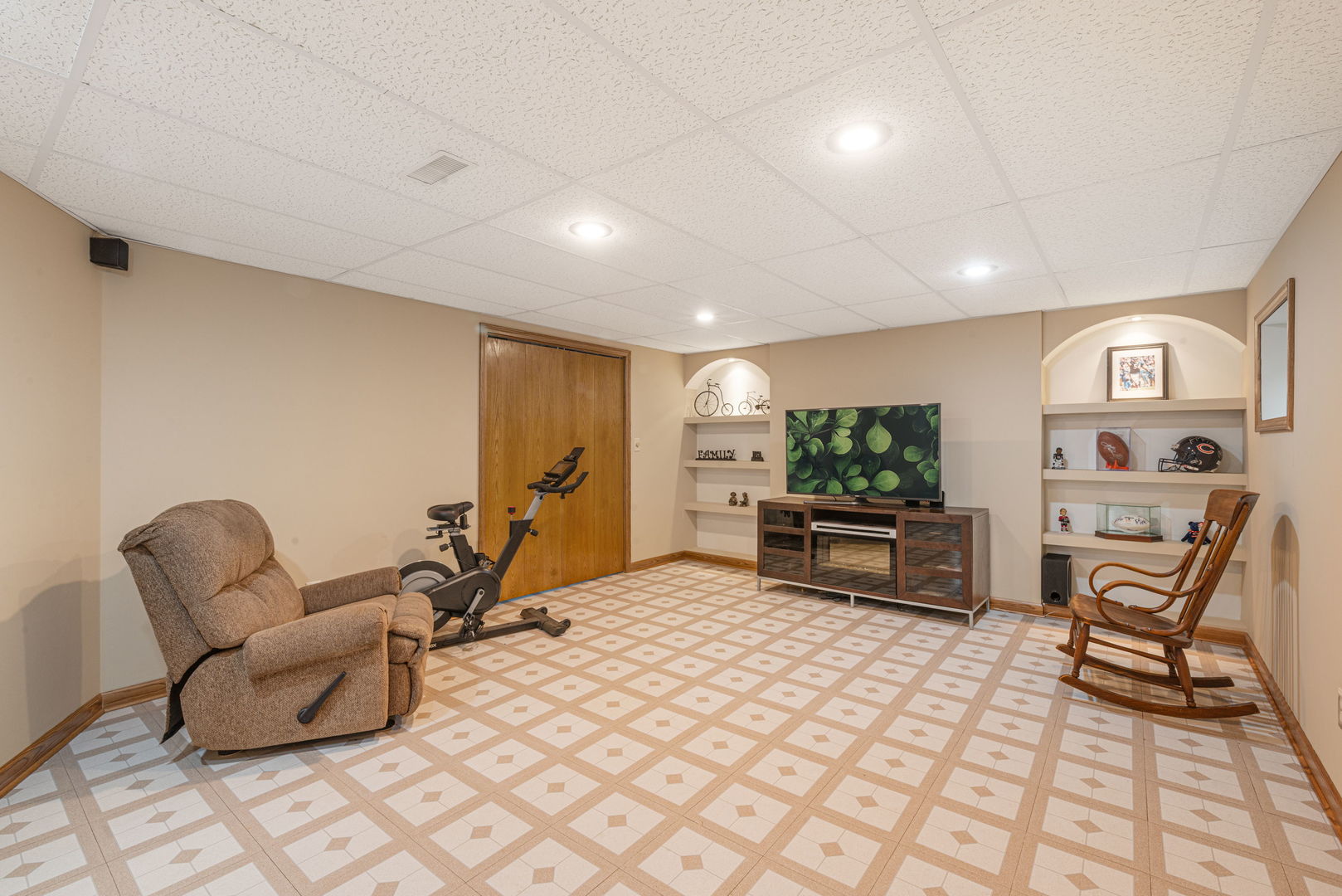 8036 Edgebrook Lane Property Photo 25