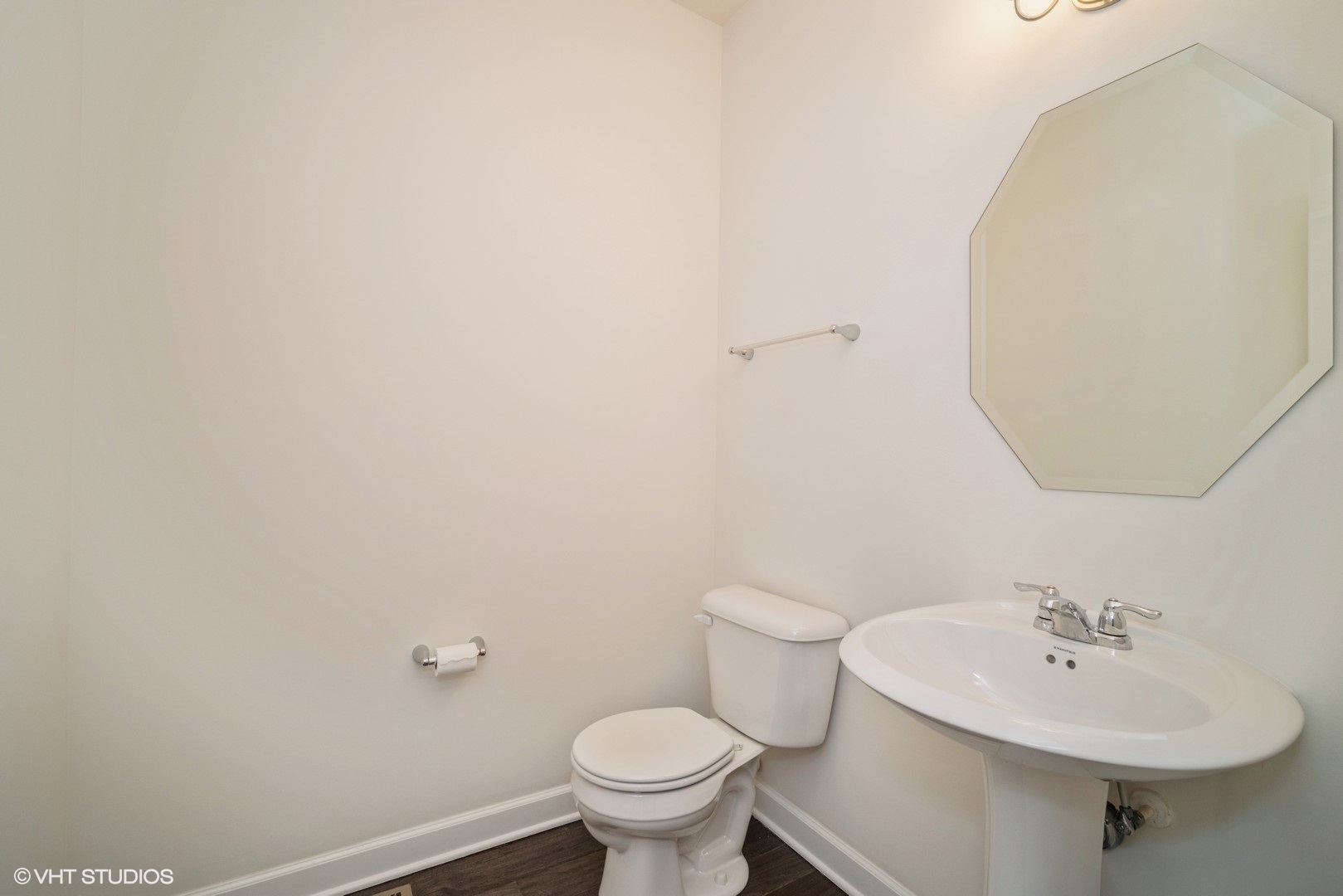 3s565 Camden Street Property Photo 8