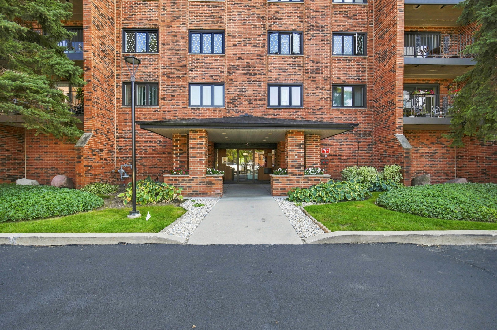 9357 Landings Lane 401 Property Photo 2