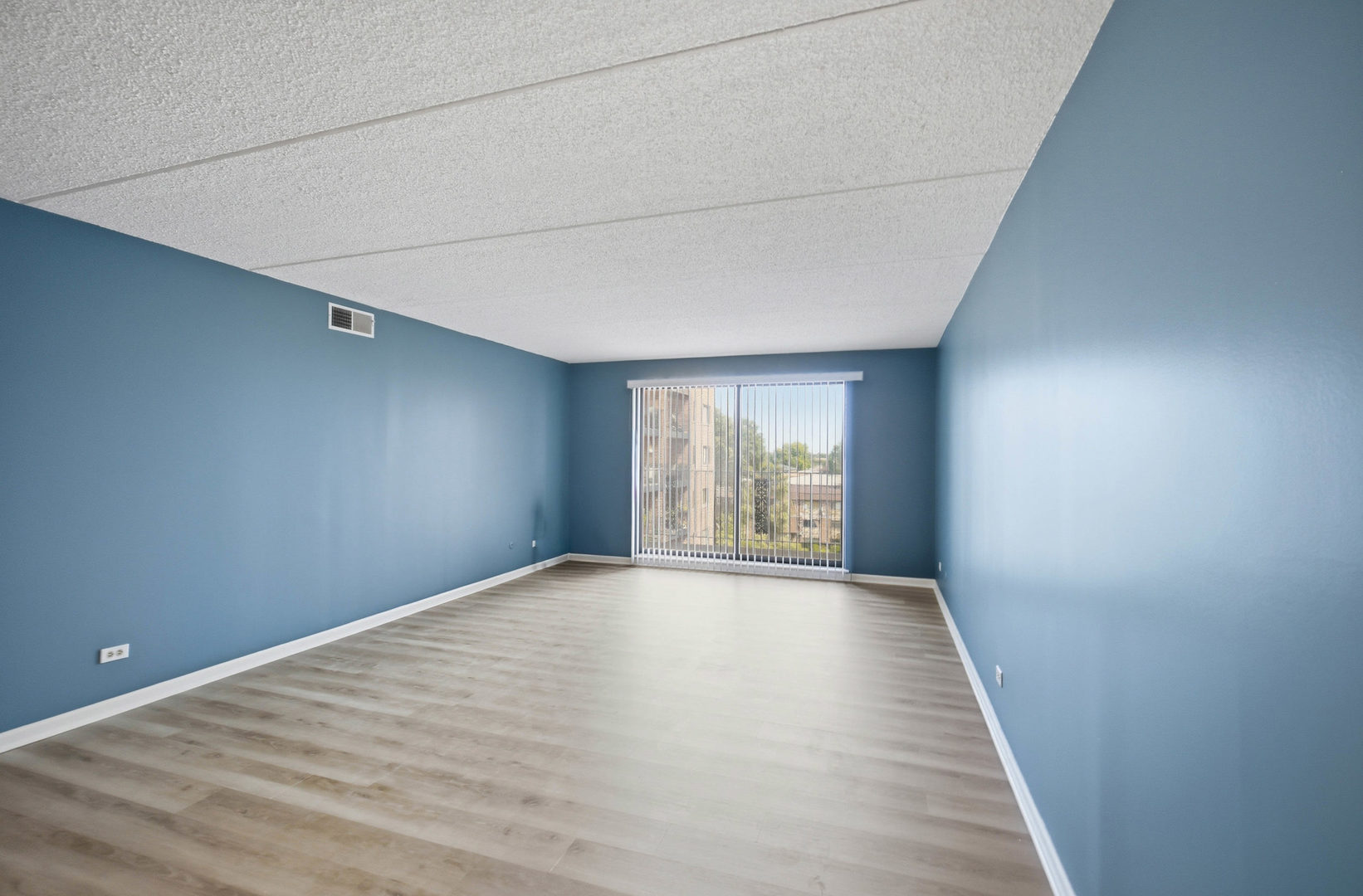 9357 Landings Lane 401 Property Photo 5