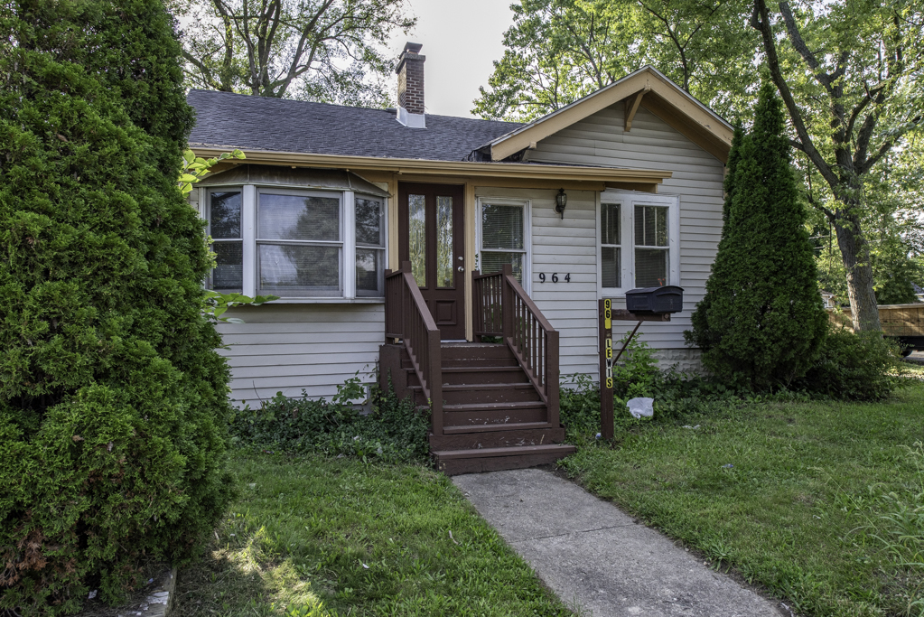 964 N Lewis Avenue Property Photo 1
