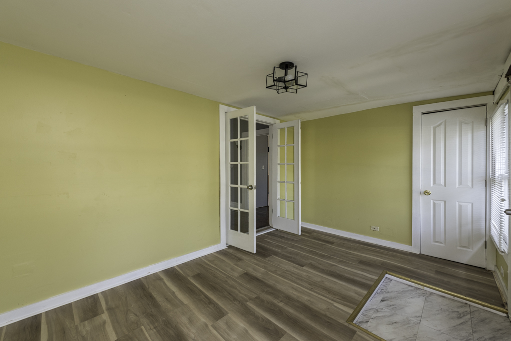 964 N Lewis Avenue Property Photo 5