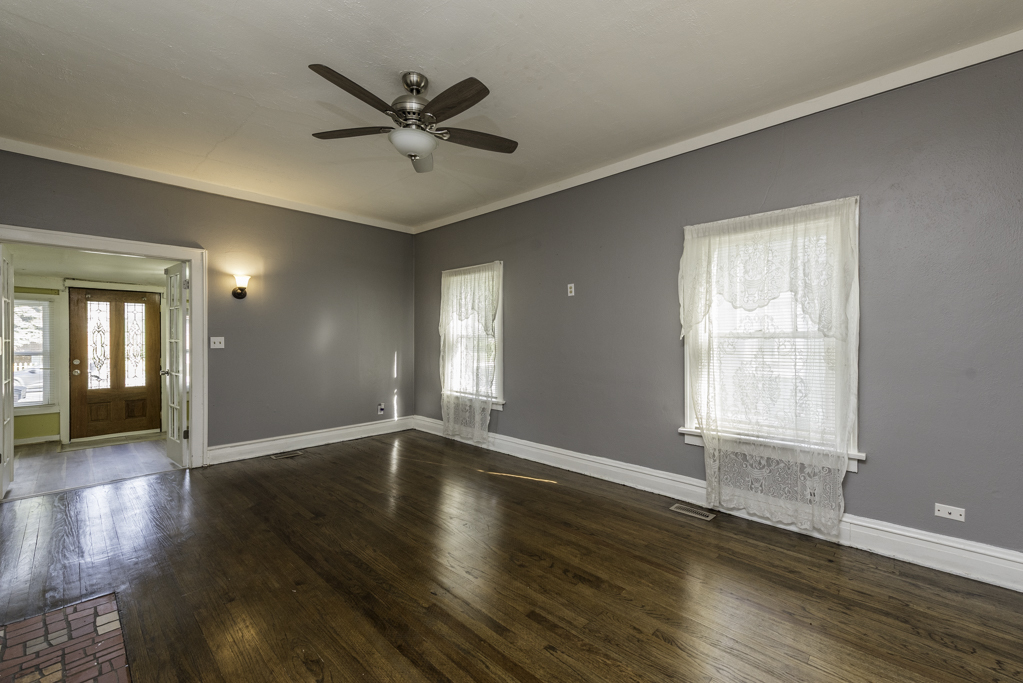 964 N Lewis Avenue Property Photo 9
