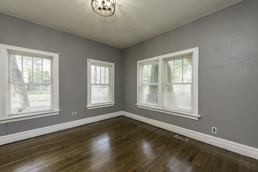 964 N Lewis Avenue Property Photo 10