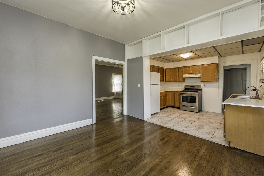 964 N Lewis Avenue Property Photo 12