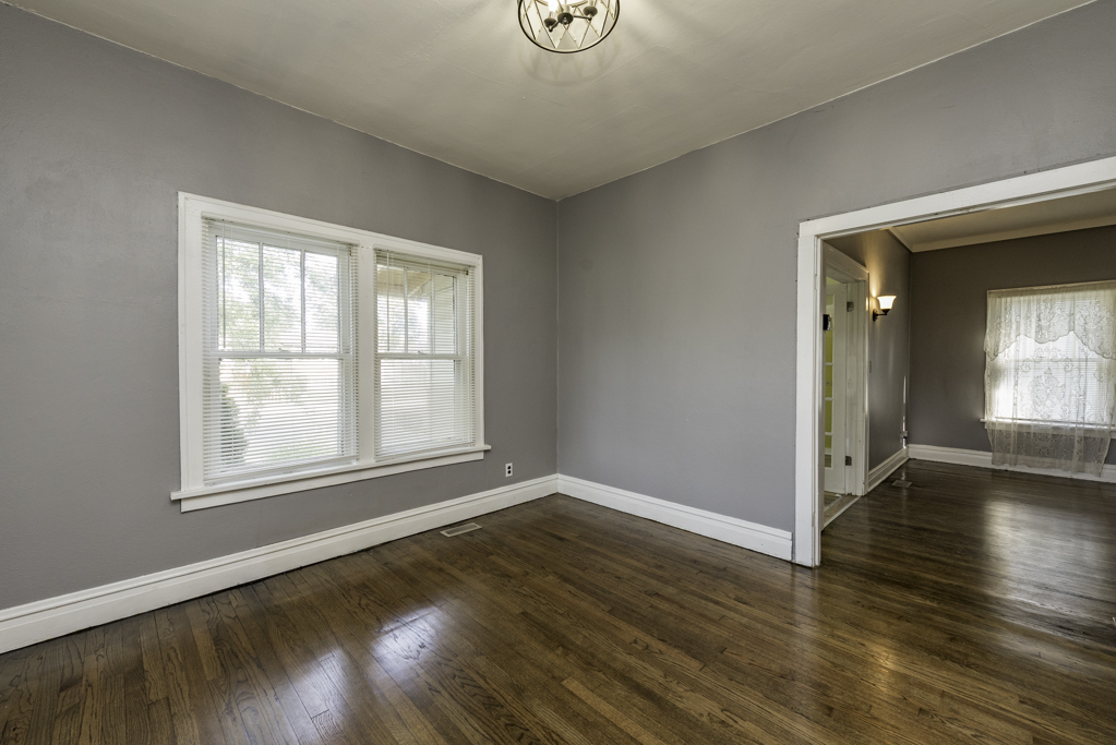 964 N Lewis Avenue Property Photo 13