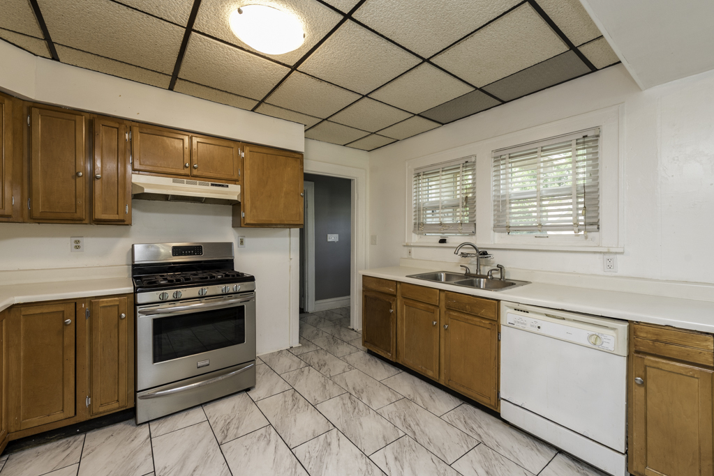 964 N Lewis Avenue Property Photo 15