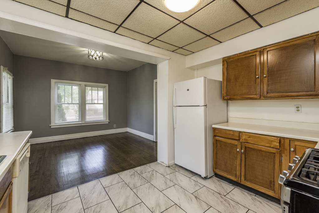 964 N Lewis Avenue Property Photo 16