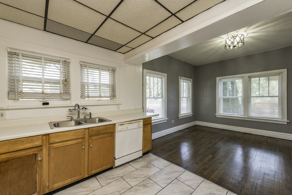 964 N Lewis Avenue Property Photo 17