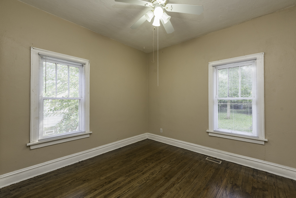 964 N Lewis Avenue Property Photo 18