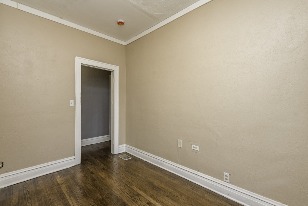 964 N Lewis Avenue Property Photo 22