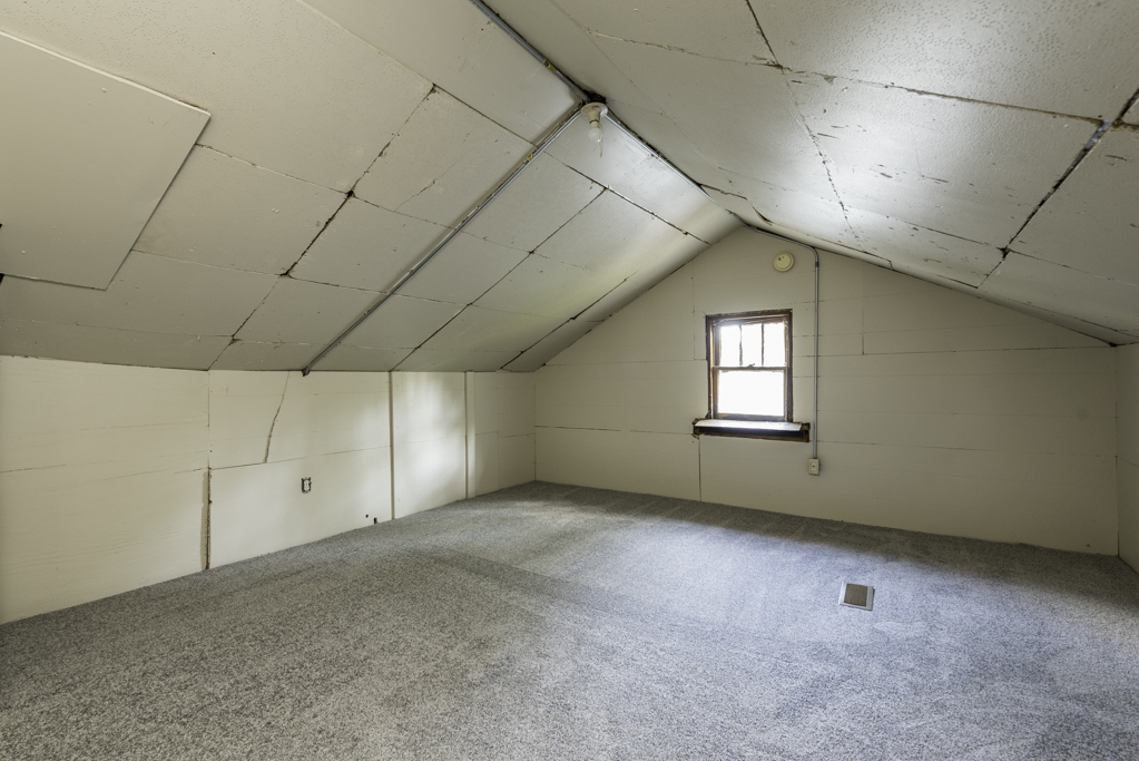 964 N Lewis Avenue Property Photo 25