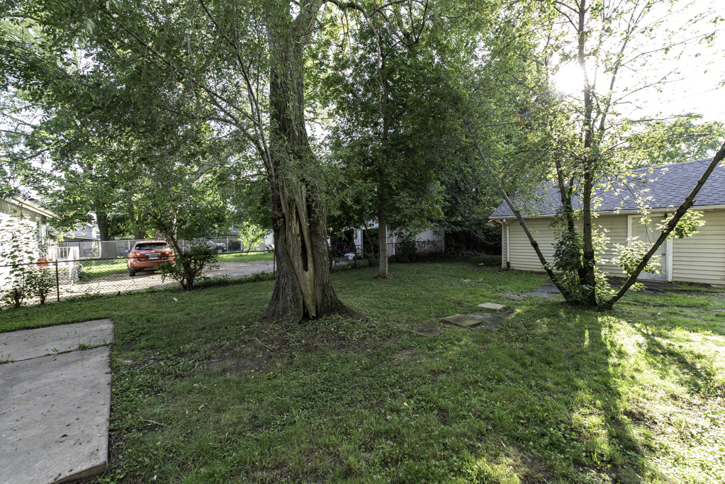 964 N Lewis Avenue Property Photo 31