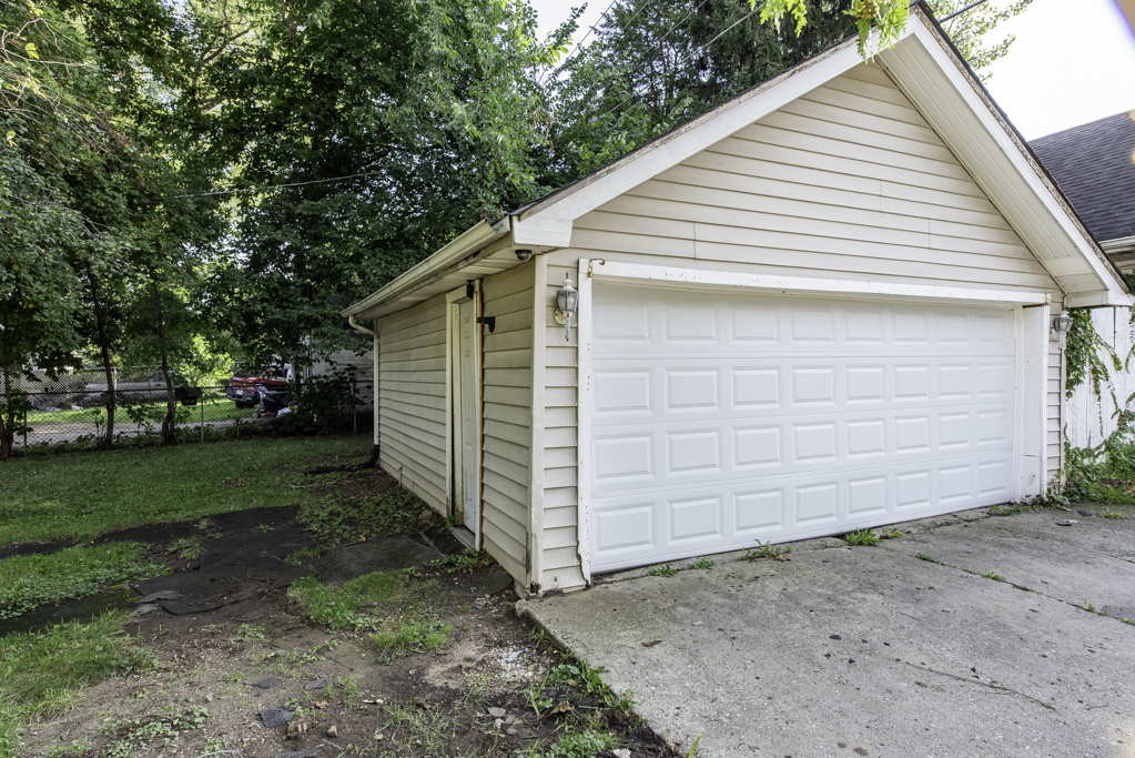 964 N Lewis Avenue Property Photo 35