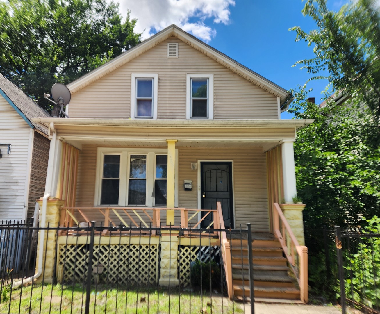 11566 S Lafayette Avenue Property Photo 1