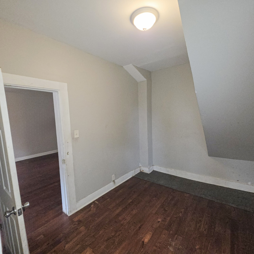 11566 S Lafayette Avenue Property Photo 3