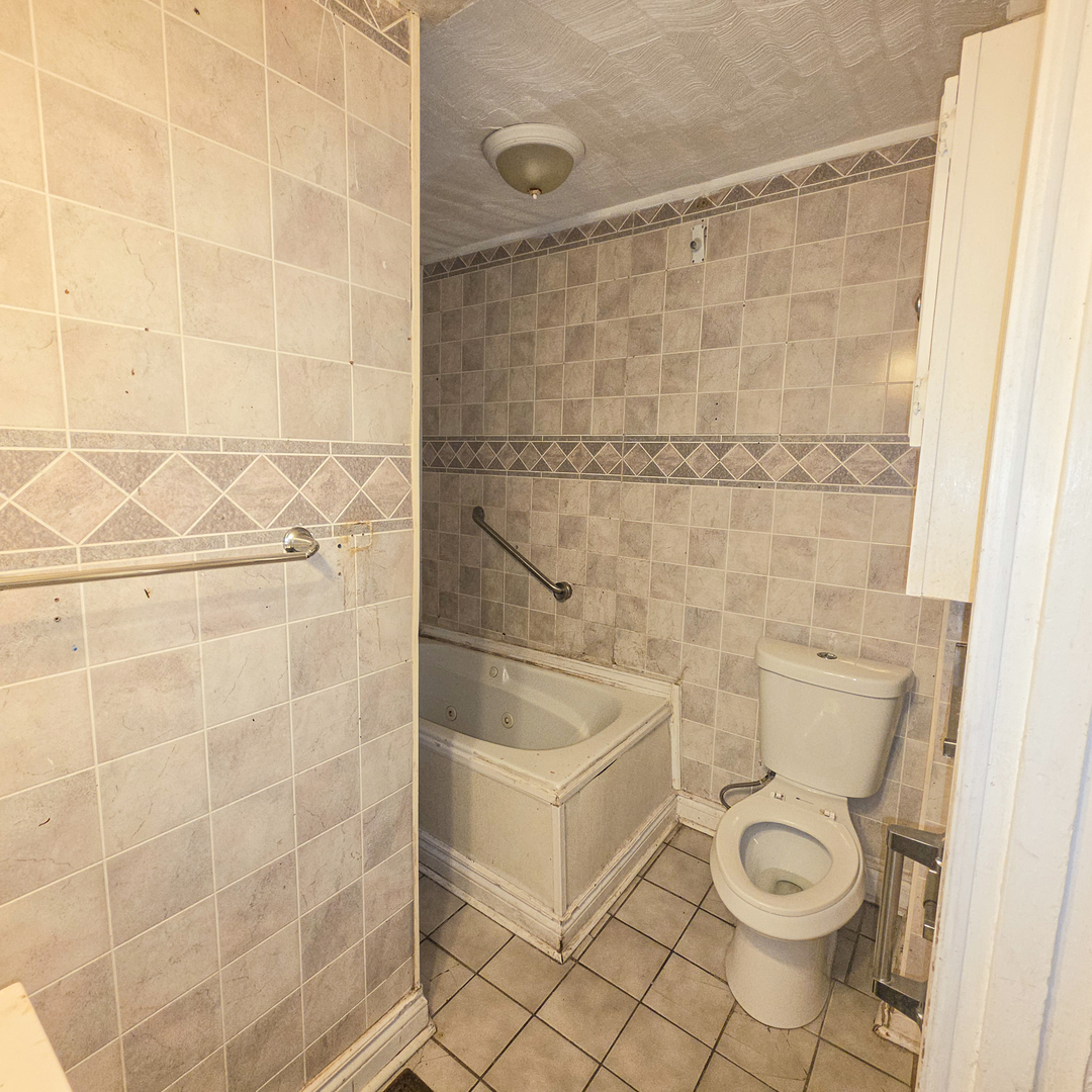 11566 S Lafayette Avenue Property Photo 4