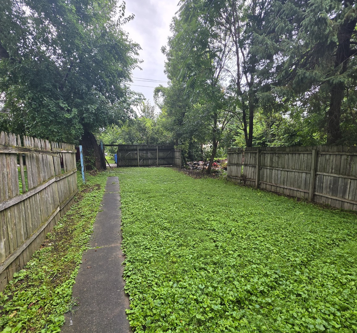 11566 S Lafayette Avenue Property Photo 4