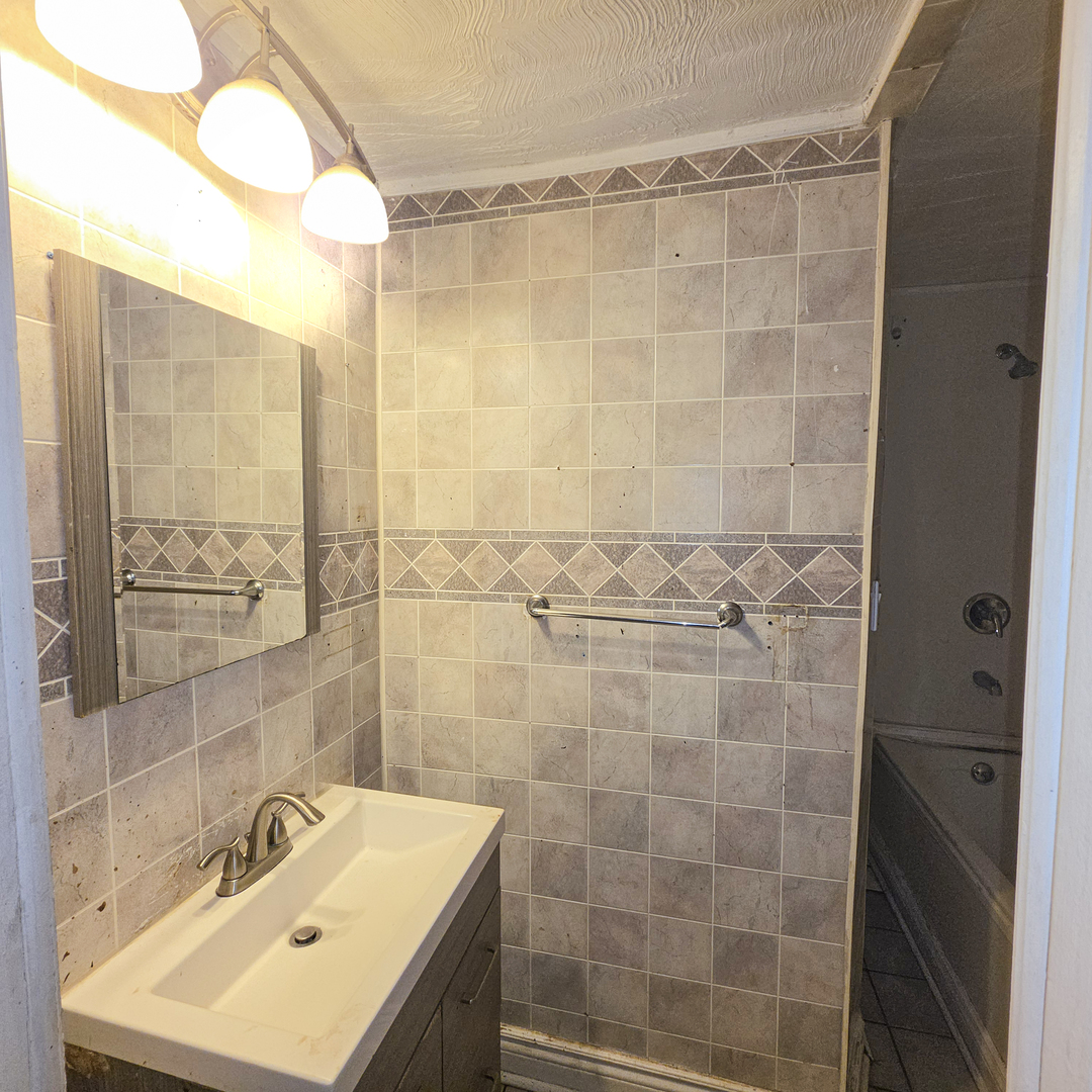 11566 S Lafayette Avenue Property Photo 5