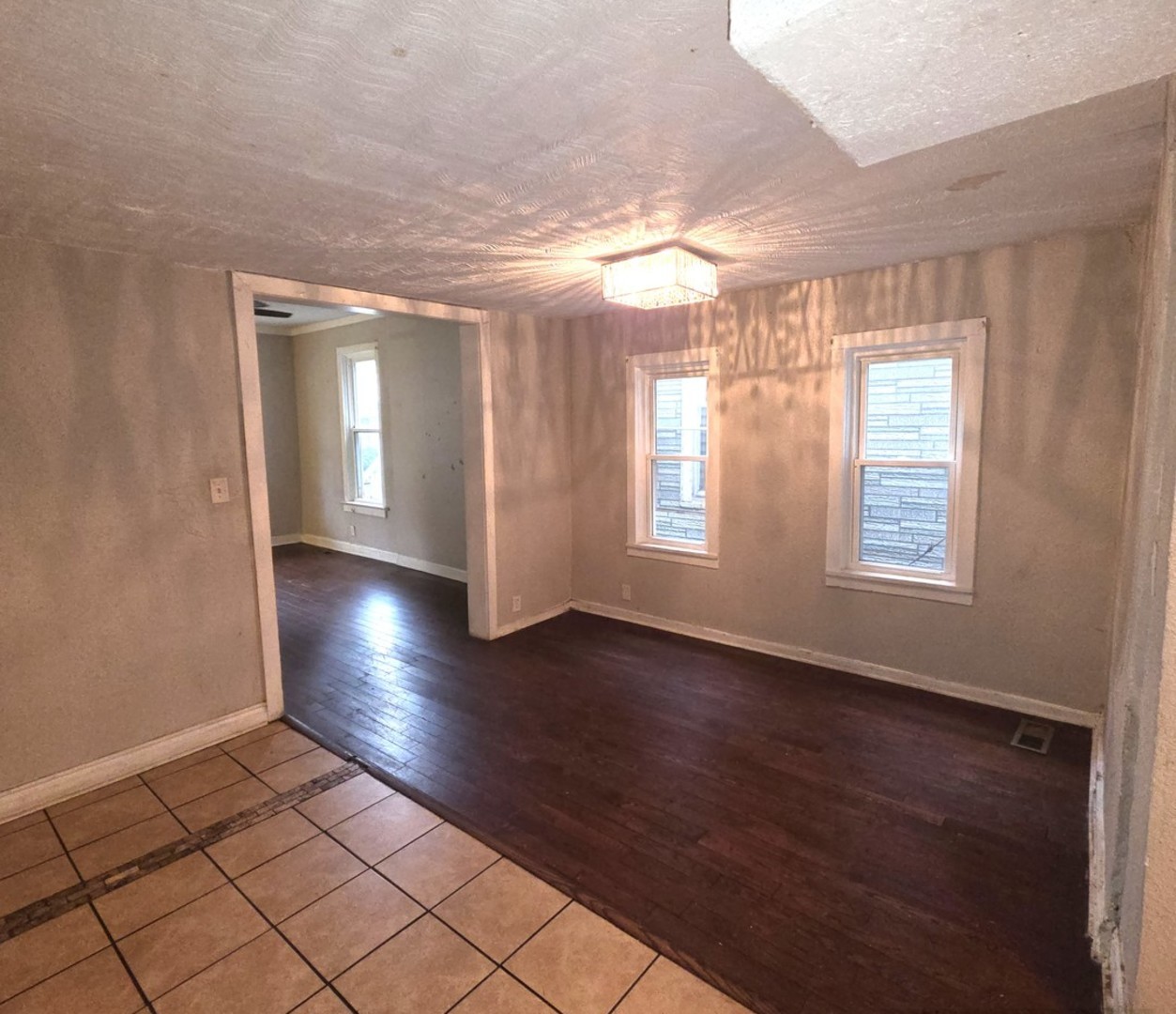 11566 S Lafayette Avenue Property Photo 6