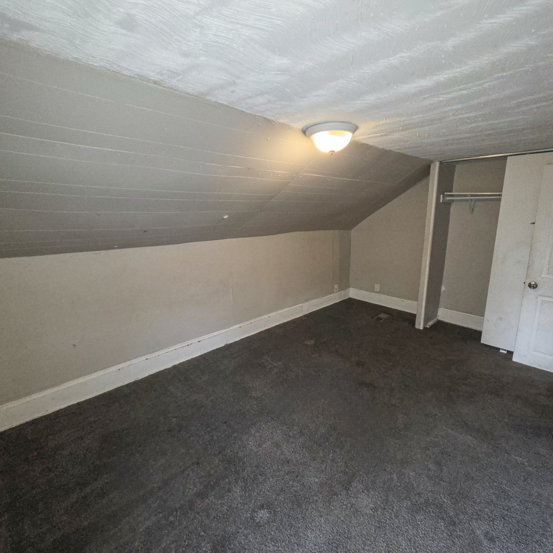 11566 S Lafayette Avenue Property Photo 7