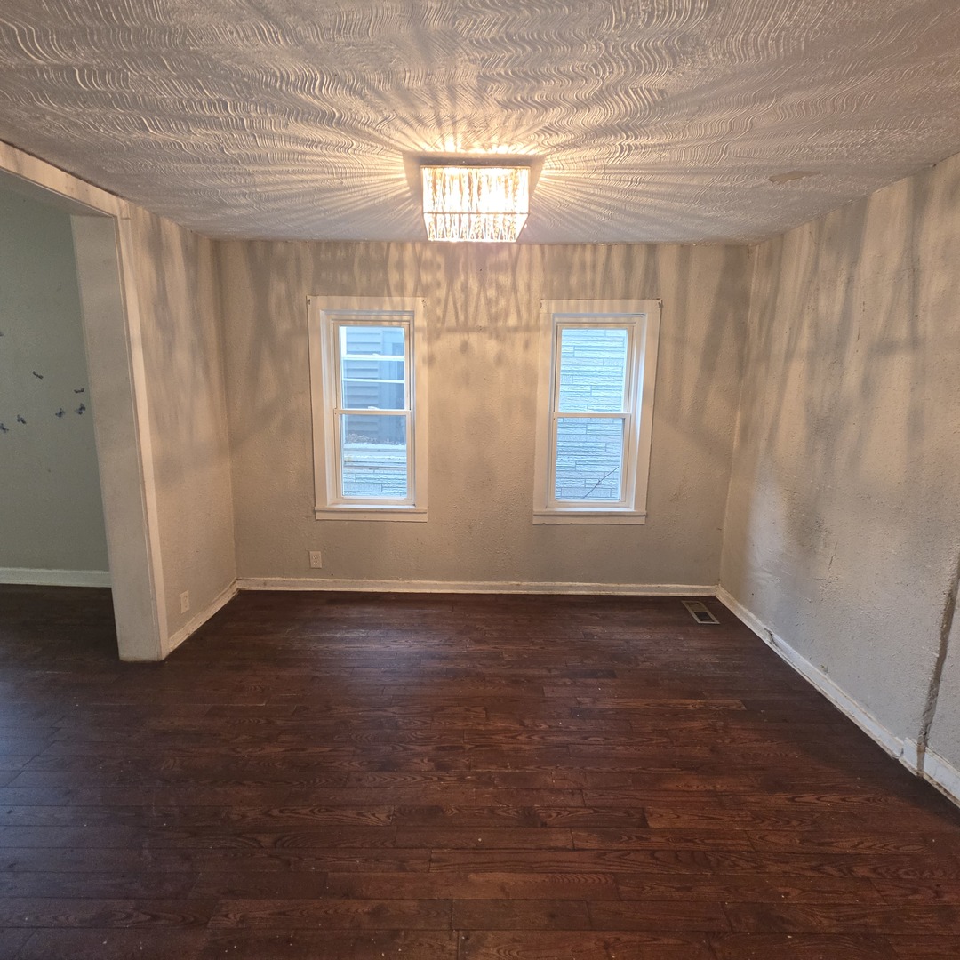 11566 S Lafayette Avenue Property Photo 7