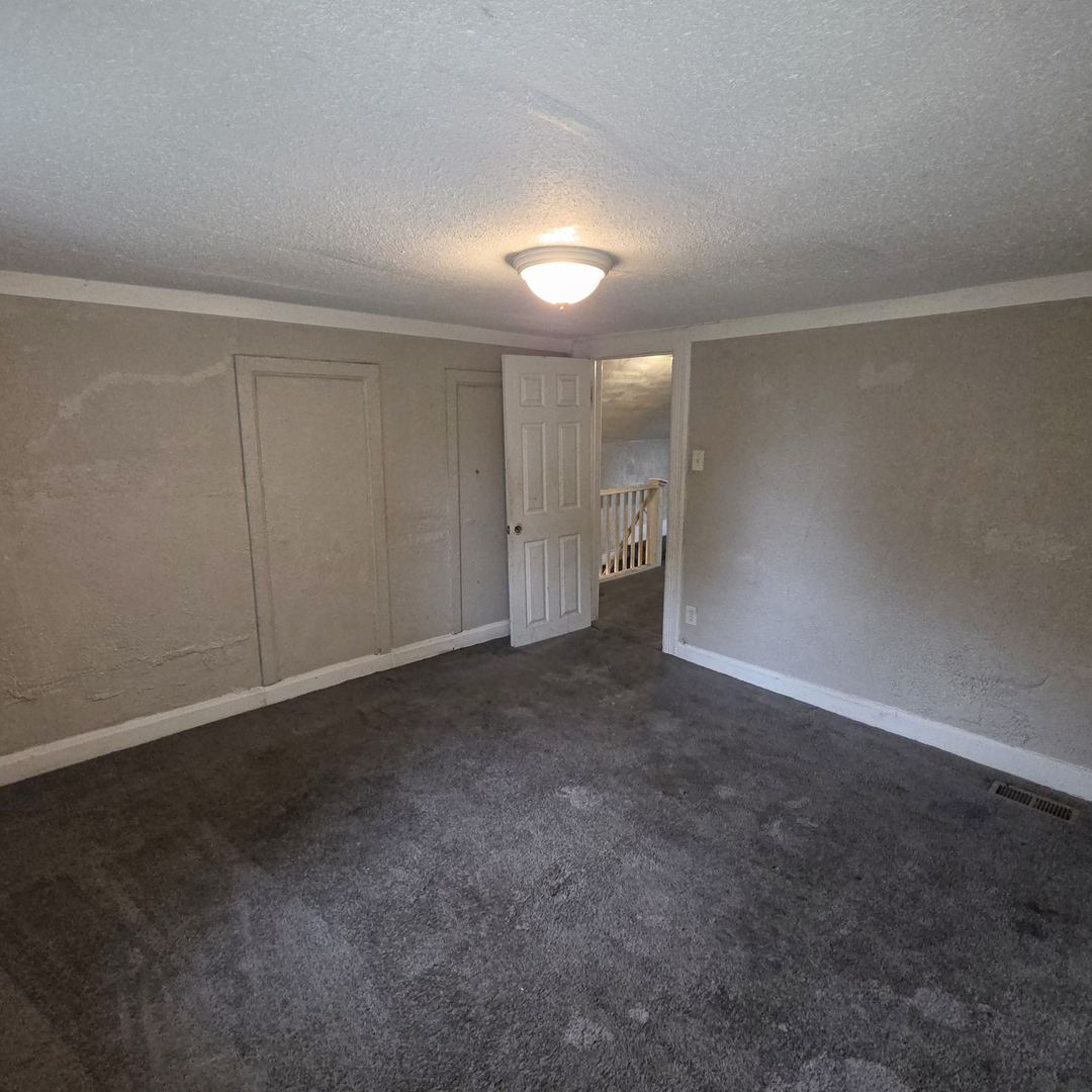 11566 S Lafayette Avenue Property Photo 8