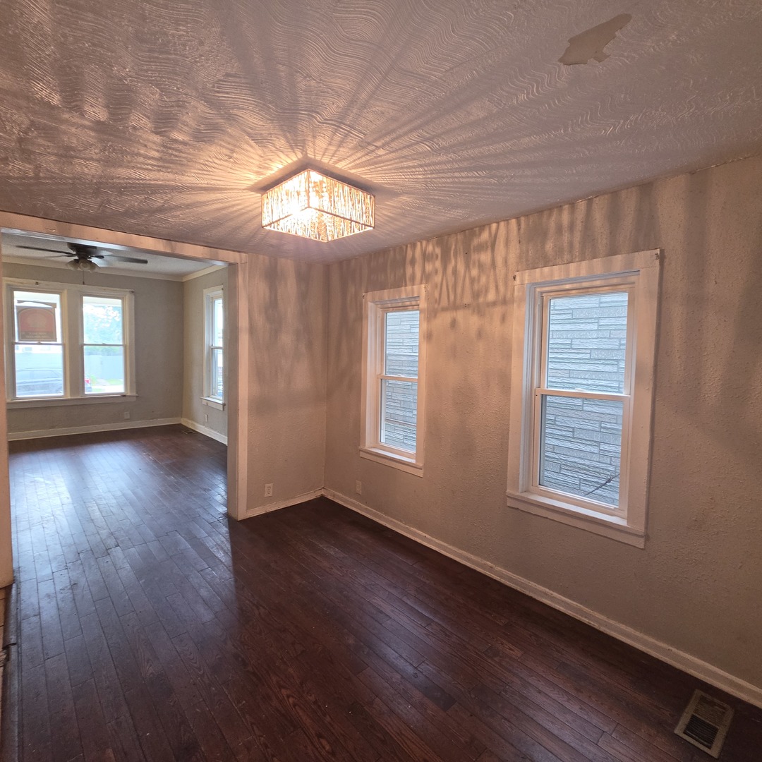 11566 S Lafayette Avenue Property Photo 8