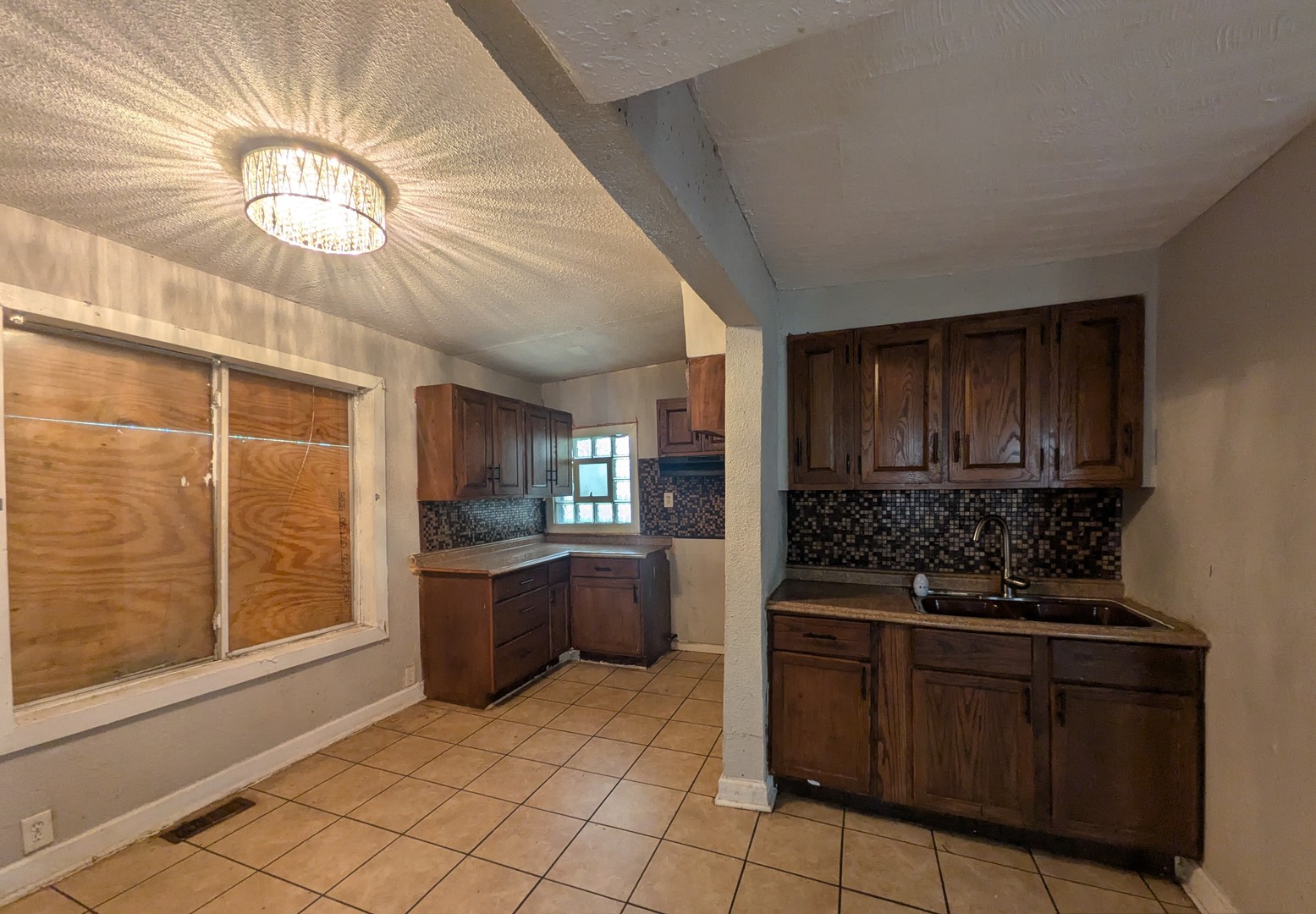 11566 S Lafayette Avenue Property Photo 9
