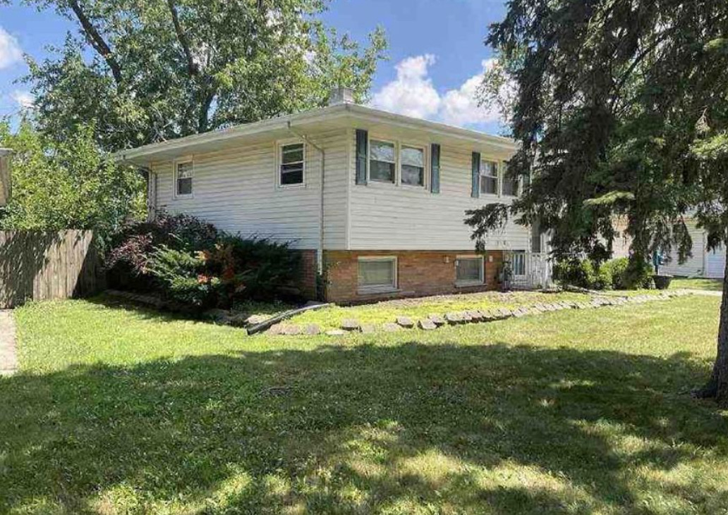 18917 Lorenz Avenue Property Photo 3