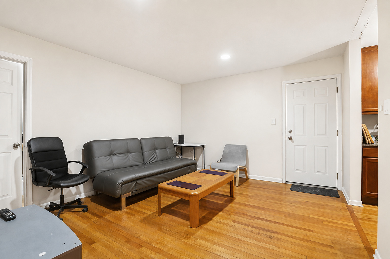 2147 Ridge Avenue 2d Property Photo 3